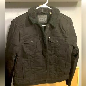 NWT Women’s Levi Sherpa Lined Trucker Jacket